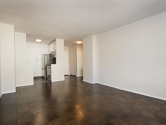 5th image of 330 W 56th St APT 4D