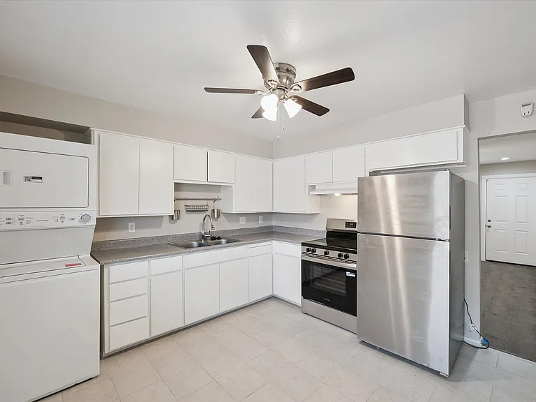 4819 E Cambridge Ave #1 — Photo 1