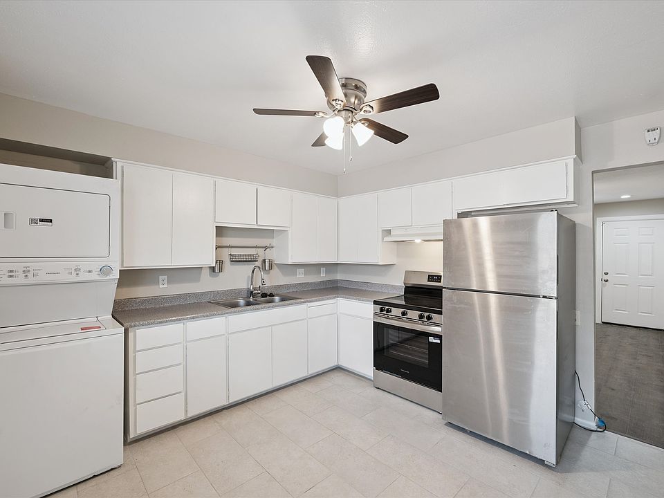 1st image of 4819 E Cambridge Ave #1