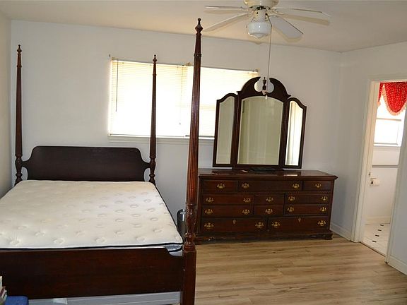 4th image of 327 Biscayne Blvd