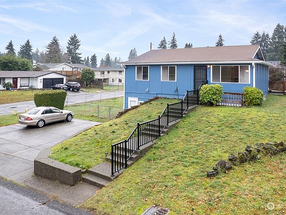2nd image of 2327 Oak Drive