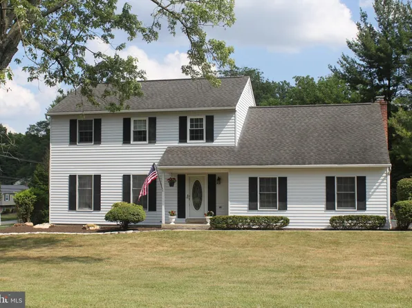 3 Robin Rd, Exton, PA 19341