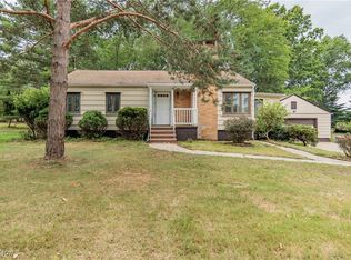 6114 Crossview Rd, Seven Hills, OH 44131