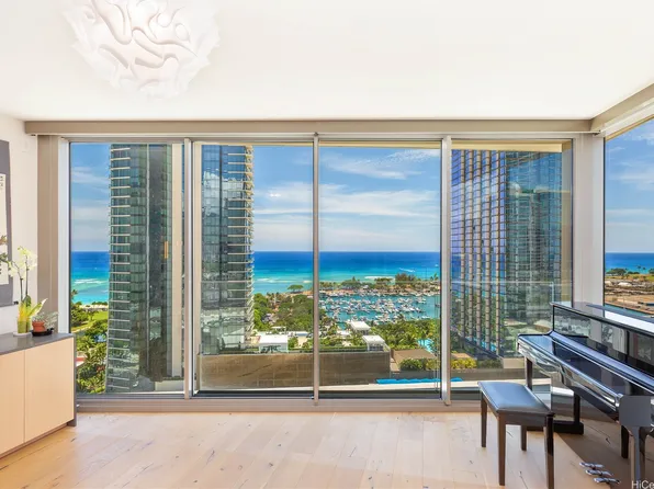1001 Queen St #1801, Honolulu, HI 96814
