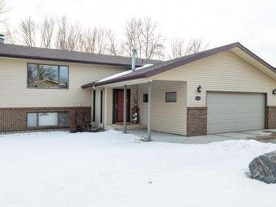 221 Estevan Dr, Bismarck, ND, 58503