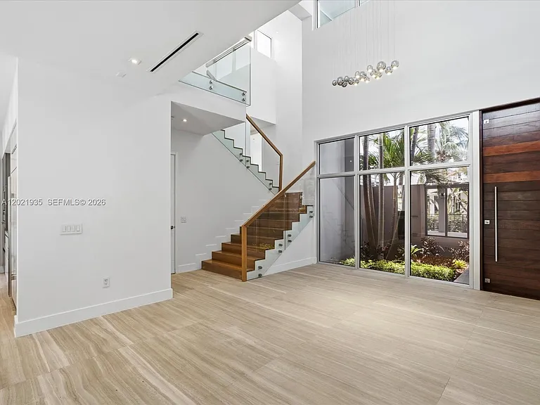 125 Hampton Ln — Photo 33