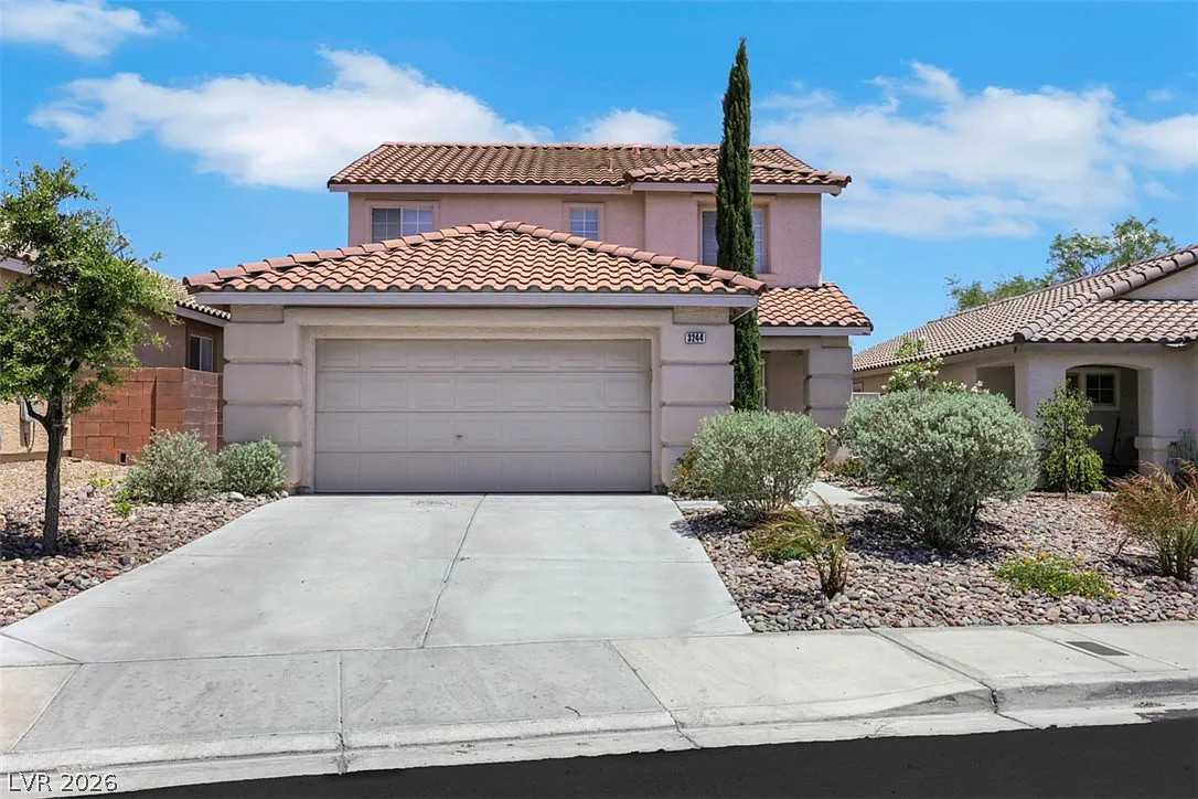 4 bed, 2.5 bath, 1735 sqft, $2,695 — Photo 2
