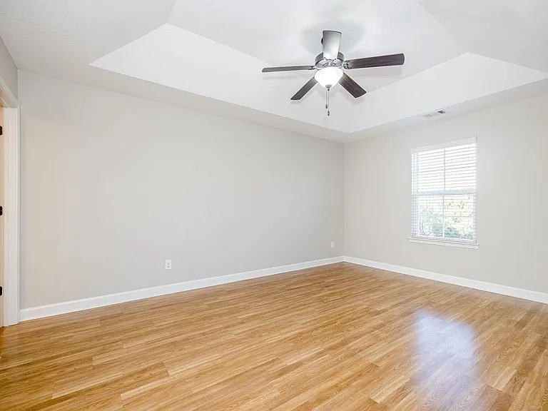 304 York Ln — Photo 20