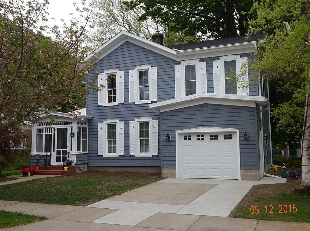 65 Gibson St photo 1