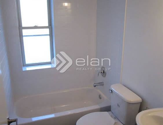4th image of 925 W Carmen Ave APT 7E