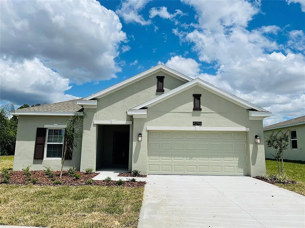 4 bed, 2.0 bath, 1903 sqft, $2,300 — Photo 1