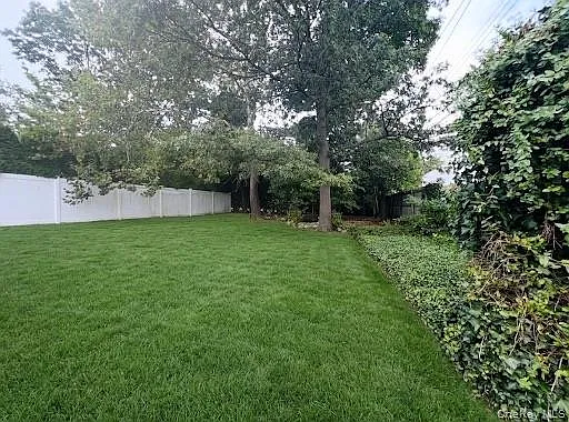 694 Blackstone Ave — Photo 9