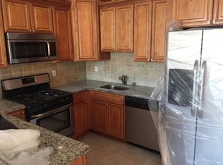 420 68th St #210, Guttenberg, NJ 07093