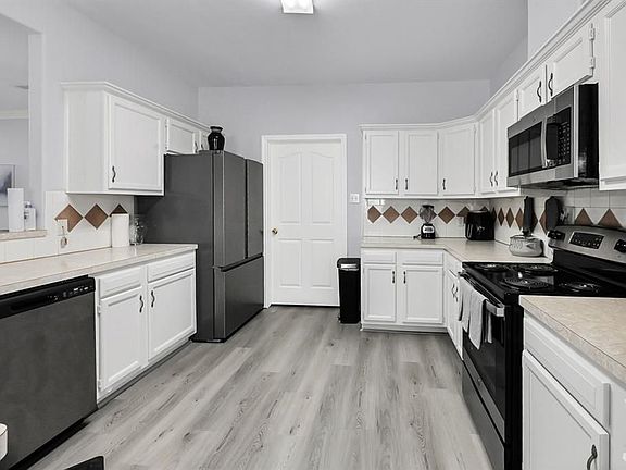 4th image of 8154 Log Hollow Dr