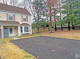 8 Cosgrove Ct, East Brunswick, NJ 08816