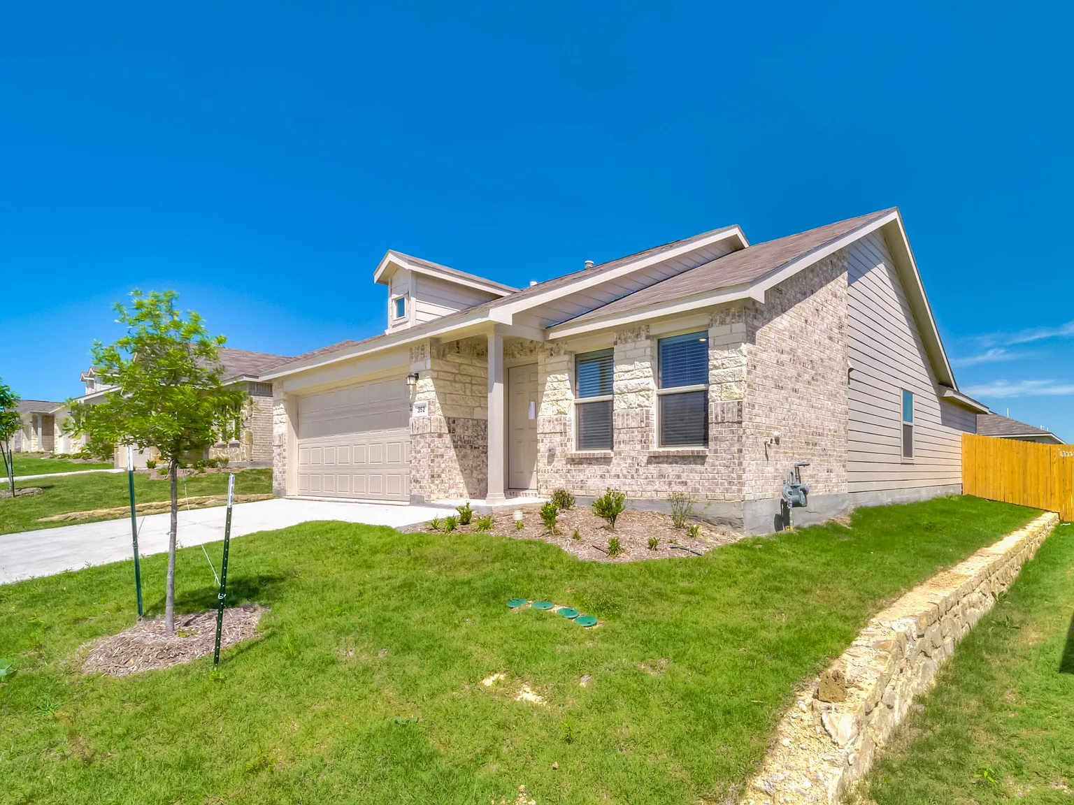 3 bed, 1493 sqft, $2,149 — Photo 3