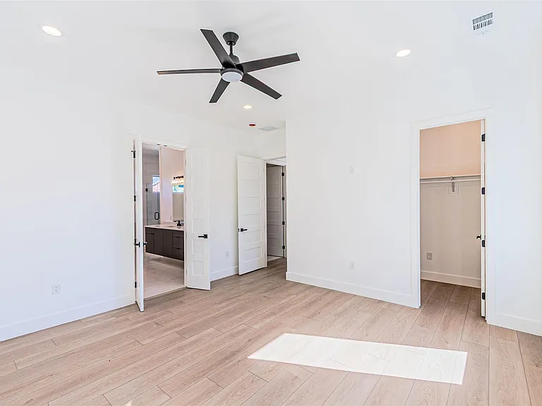 4319 Sylvester St — Photo 19