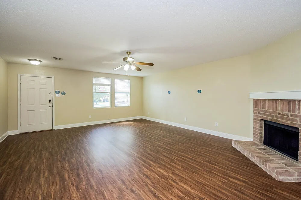 3 bed, 2.0 bath, 1860 sqft, $2,045 — Photo 4