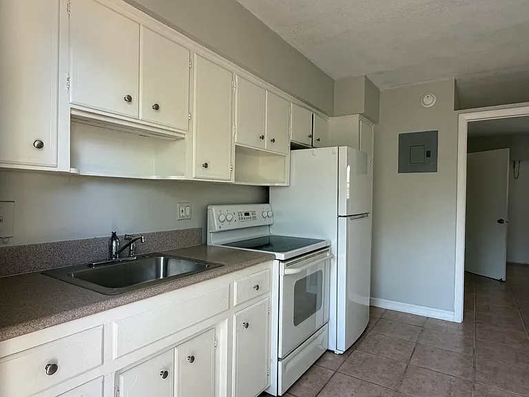 3041 NE 20th Ter — Photo 1