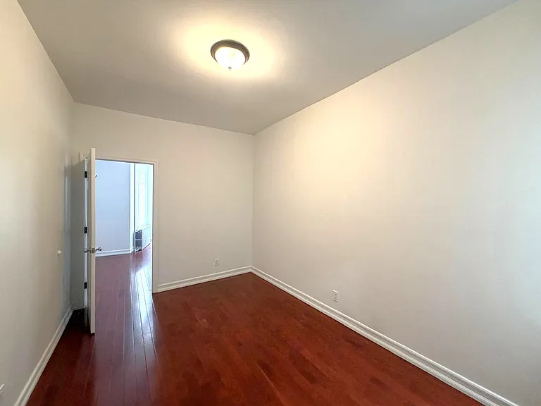 1722 Woodbine St #1L — Photo 14