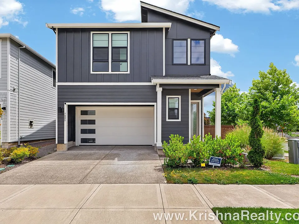 7802 NW 156th Ter