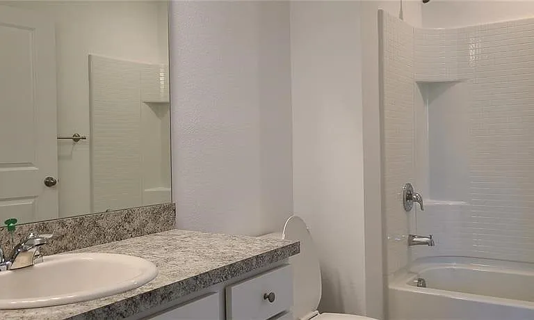 393 Madison Dr — Photo 24
