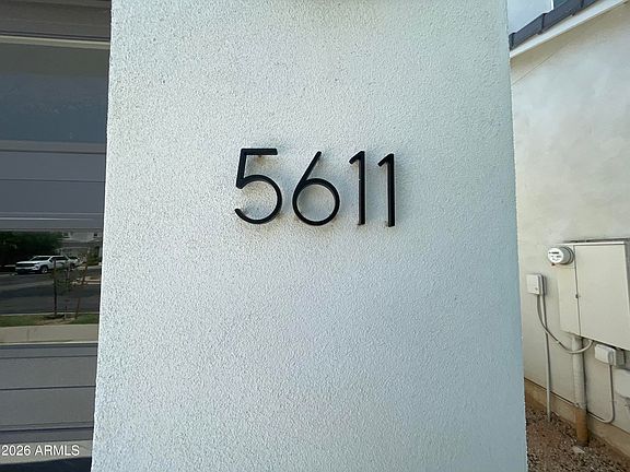 3rd image of 5611 S Feliz --