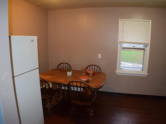 3rd image of 11 Tremont Ave
