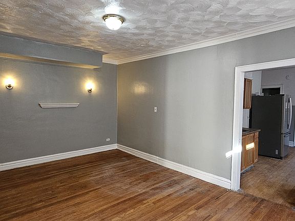 3rd image of 1831 S Karlov Ave #3