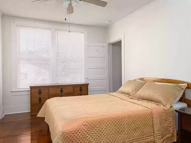 135 Gilbert Ct — Photo 6