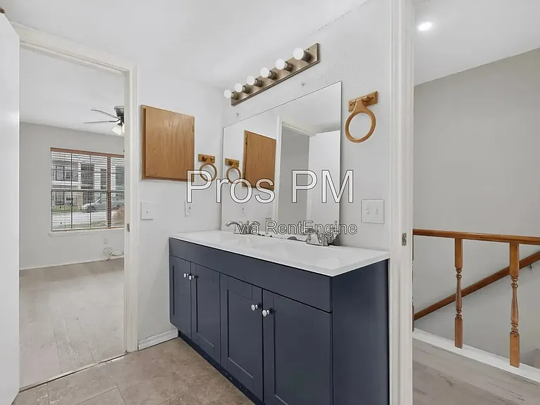 734 W Collins St — Photo 18