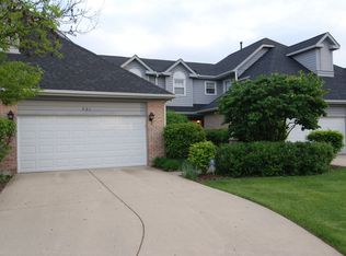 321 Wedgewood Cir, Bloomingdale, IL 60108