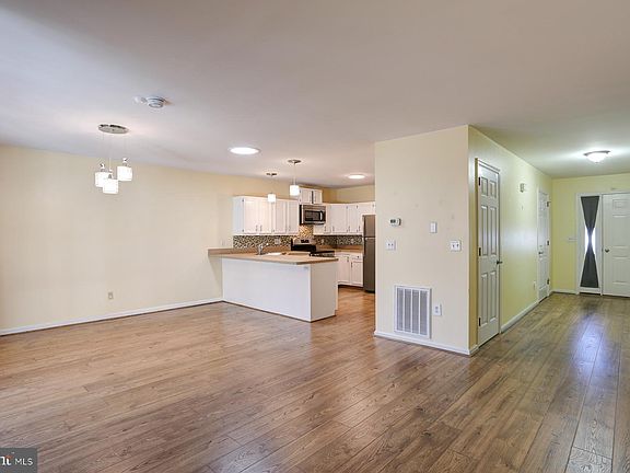4th image of 608 Huckleberry Ln #L-0023