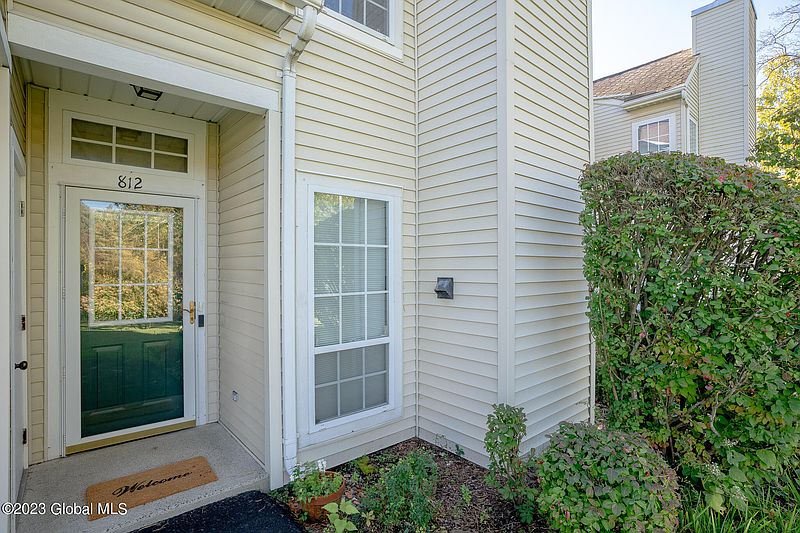 3rd image of 812 Ridge Circle