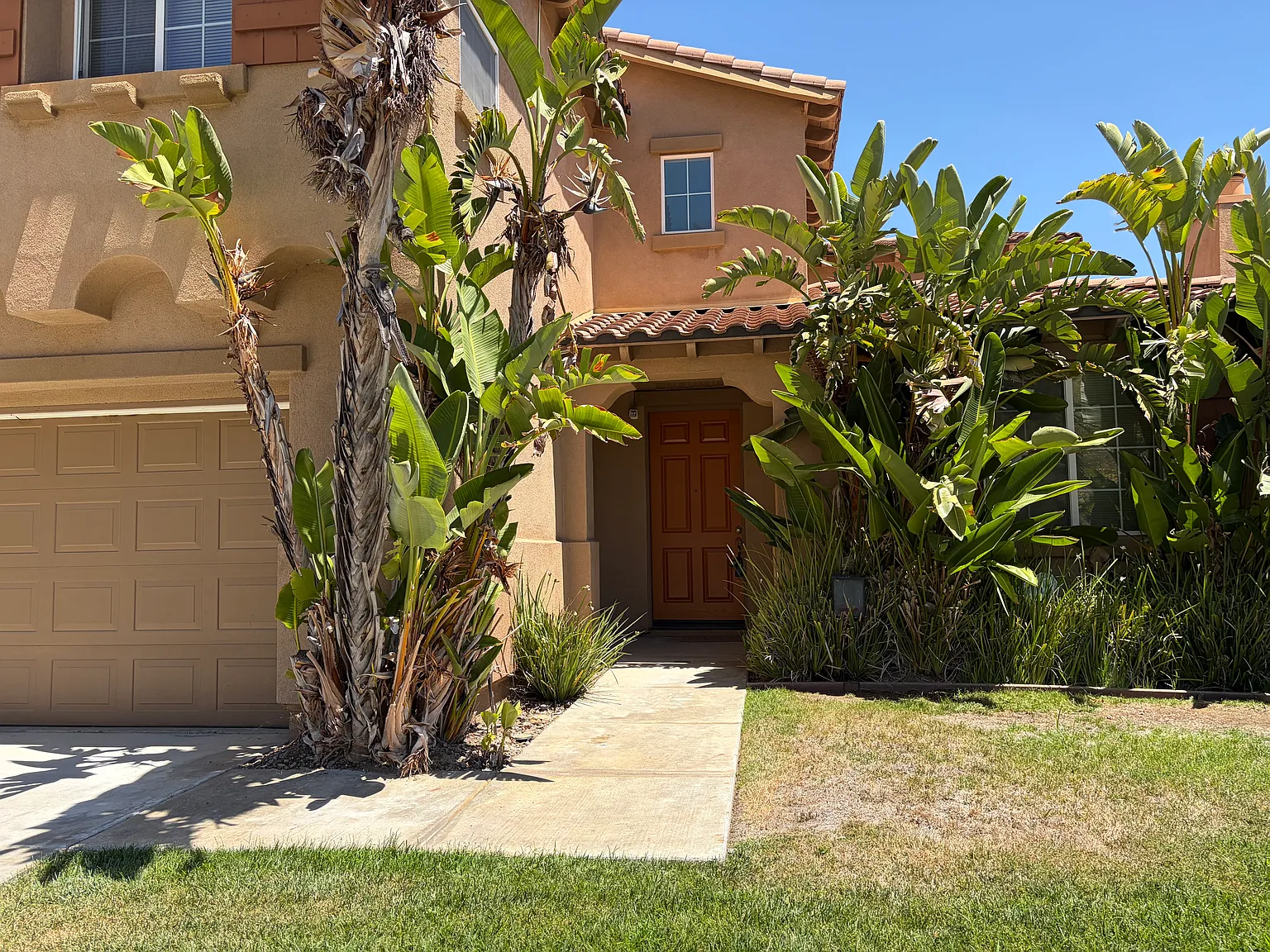 Plaza Valenza, Lake Elsinore — Photo 2