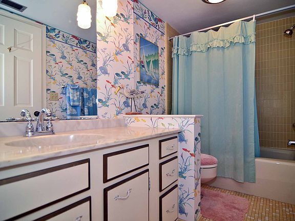 3rd image of 716 Bayway Blvd APT 1