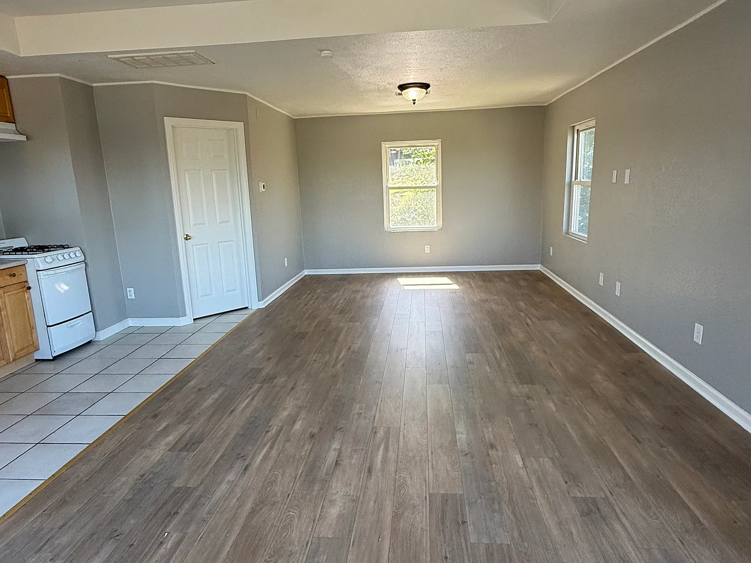 Rockhill Way, Riverside — Photo 1