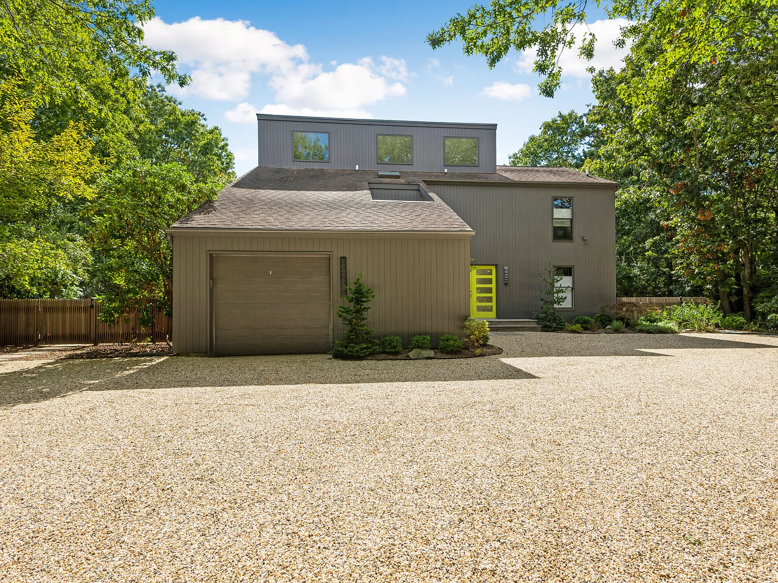 Quogue - Charming Contemporary Home — Photo 2