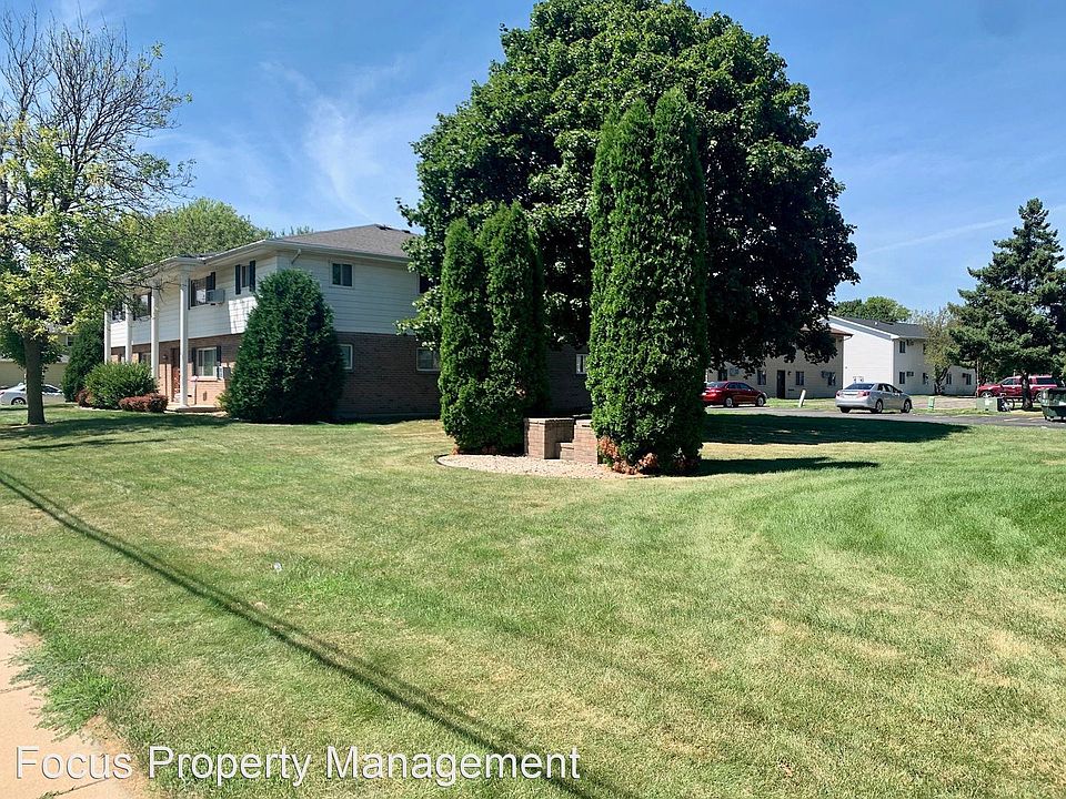 1st image of 560 W Linwood Ave #11649741