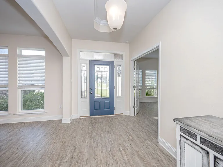 1013 Silverbell Cv — Photo 57