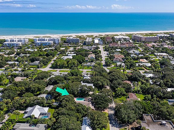 3rd image of 907 Coquina Ln