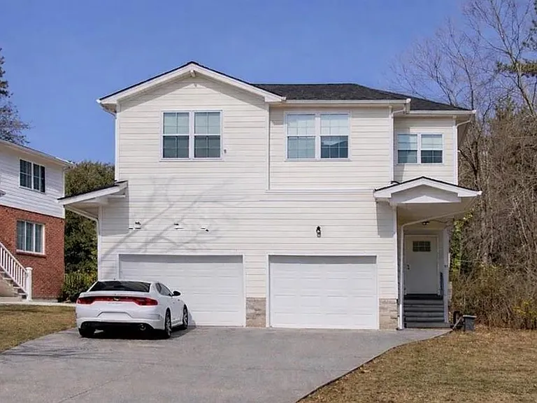 2035 Lois Pl NW #B — Photo 1