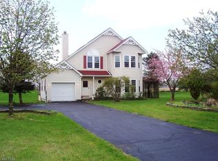 8 Farm Meadows Rd, Columbia, NJ 07832
