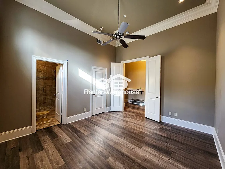 2510 Travis St #105 — Photo 4