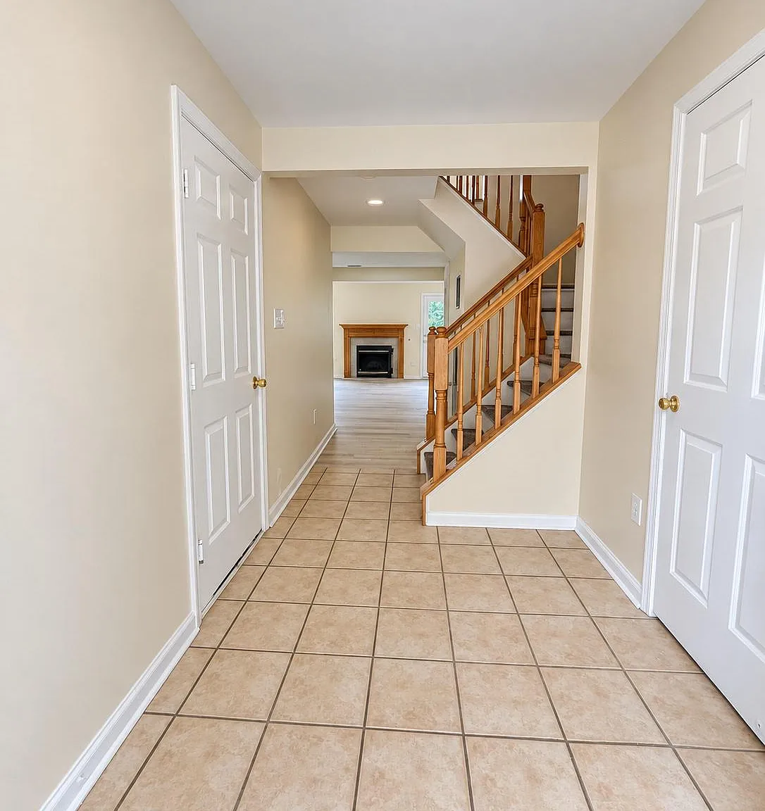 3 bed, 2.5 bath, 2100 sqft, $2,950 — Photo 2