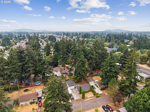 2nd image of 609 SE 137th Ave
