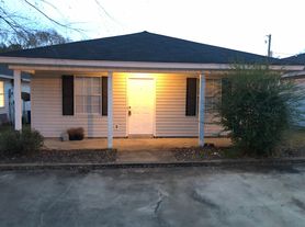 Hollis Creek Apartments - Starkville - ANS