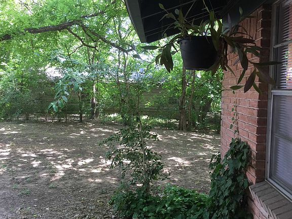 5th image of 2403 Sherwood Ln