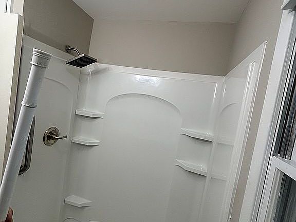 3rd image of 201 W Hillcrest Dr