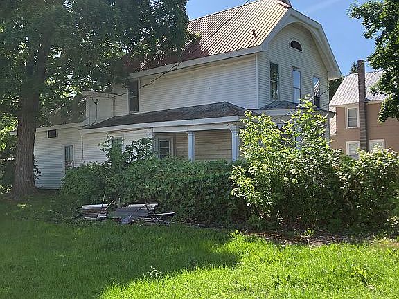 5th image of 31 Main St